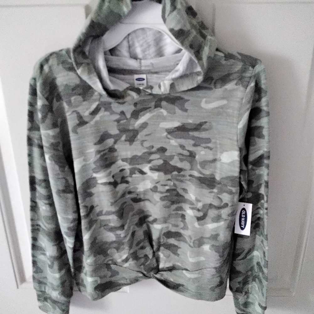 Old Navy green camo girls hoodie, size L (10-12)